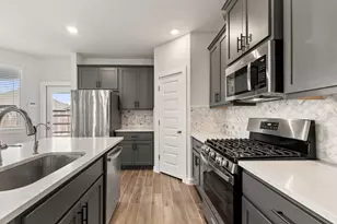 368 Banff Dr, Kyle, TX 78640 - Photo 11