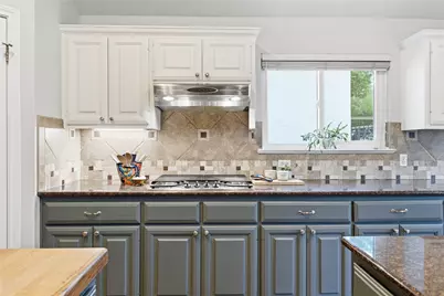 11213 Savin Hill Lane, Austin, TX 78739 - Photo 9