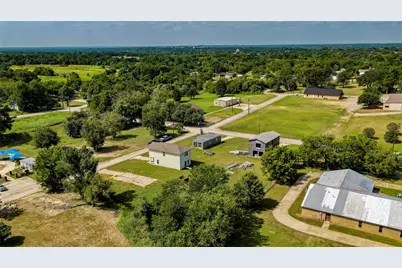 213 E 4th Street, Rockdale, TX 76567 - Photo 5