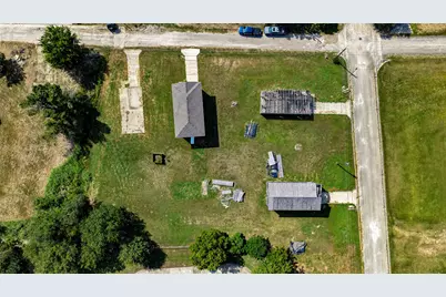 213 E 4th Street, Rockdale, TX 76567 - Photo 3