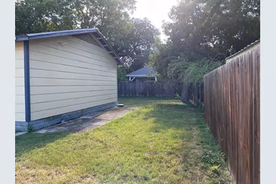 115 Guadalupe Street, Lockhart, TX 78644 - Photo 5