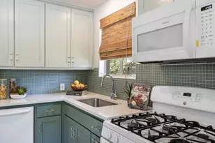 1723 E 38th St, Austin, TX 78722 - Photo 9