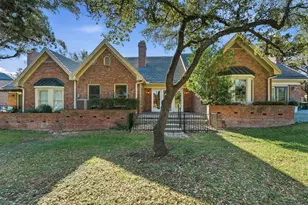 28 Tournament Way, The Hills, TX 78738 - Photo 5