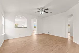 109 Midas Ln, Jarrell, TX 76537 - Photo 5