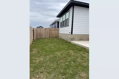 125 Kellys Heroes Way, Jarrell, TX 76537 - Photo 25