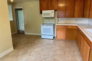 762 E Walnut St, La Grange, TX 78945 - Photo 17