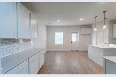 104 Old Silver Drive, Jarrell, TX 76537 - Photo 7