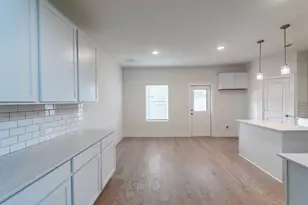 104 Old Silver Dr, Jarrell, TX 76537 - Photo 7