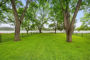 327 Meadowlakes Dr, Meadowlakes, TX 78654 - Photo 3