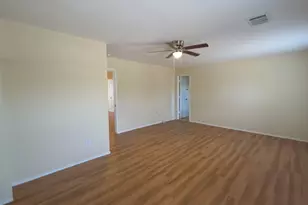 204 Ruby Lake Dr, Kyle, TX 78640 - Photo 11