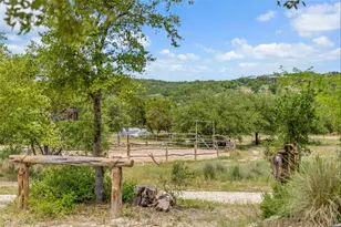 2822 Stagecoach Ranch Rd, Dripping Springs, TX 78620 - Photo 23