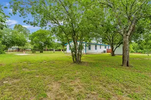 1002 S Pierce St, Burnet, TX 78611 - Photo 9