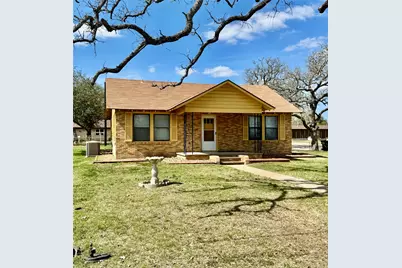 589 N Chambers Street, Giddings, TX 78942 - Photo 1