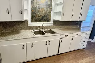 589 N Chambers St, Giddings, TX 78942 - Photo 3