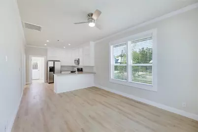 719 W 3rd Street, Taylor, TX 76574 - Photo 7