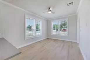719 W 3rd St, Taylor, TX 76574 - Photo 9