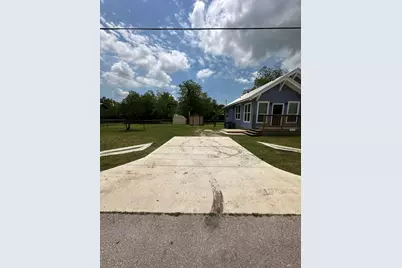 719 W 3rd Street, Taylor, TX 76574 - Photo 33
