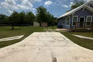 719 W 3rd St, Taylor, TX 76574 - Photo 33