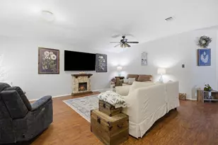 114 Creston St, Hutto, TX 78634 - Photo 5