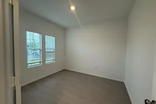 109 Imola St, Hutto, TX 78634 - Photo 13