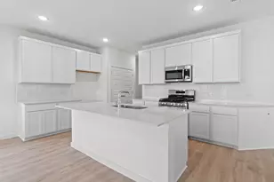 1102 Universal Dr, Hutto, TX 78634 - Photo 11