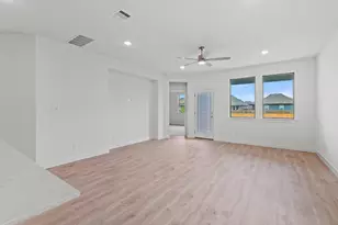 1102 Universal Dr, Hutto, TX 78634 - Photo 15