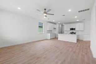 1102 Universal Dr, Hutto, TX 78634 - Photo 11
