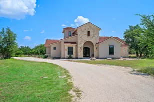 638 Strada Luca, Florence, TX 76527 - Photo 5