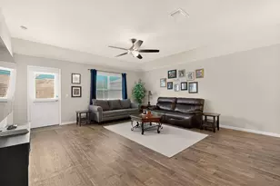 706 Liard River Rd, Hutto, TX 78634 - Photo 5