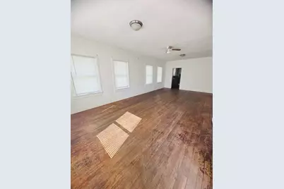 100 N Brazos Street, Lockhart, TX 78644 - Photo 7