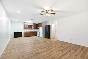 823 N Commerce St, Lockhart, TX 78644 - Photo 7