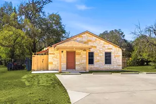 823 N Commerce St, Lockhart, TX 78644 - Photo 3