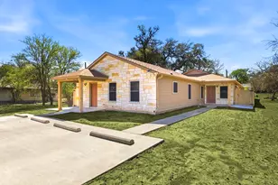 823 N Commerce St, Lockhart, TX 78644 - Photo 5