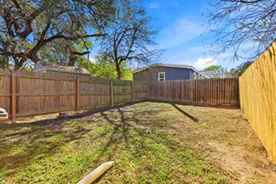 823 N Commerce St, Lockhart, TX 78644 - Photo 27