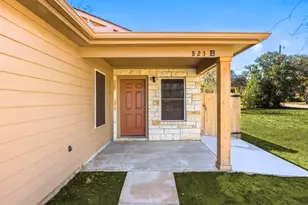 823 N Commerce St, Lockhart, TX 78644 - Photo 5