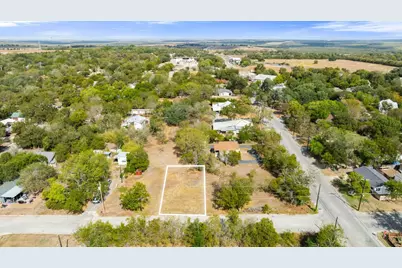 315 W Olive Street, Lockhart, TX 78644 - Photo 1