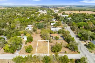 315 W Olive St, Lockhart, TX 78644 - Photo 1