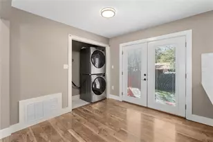 1204 Eleanor St, Austin, TX 78721 - Photo 13