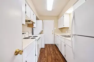 301 Craddock Ave, San Marcos, TX 78666 - Photo 3