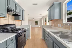6909 Frontera Tr, Austin, TX 78741 - Photo 13