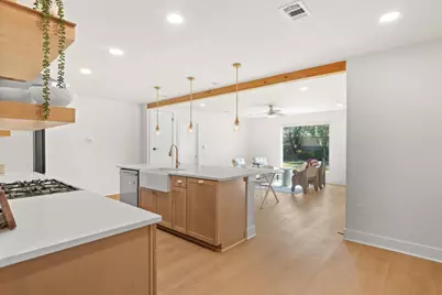 2205 N Plains Avenue, Austin, TX 78757 - Photo 5