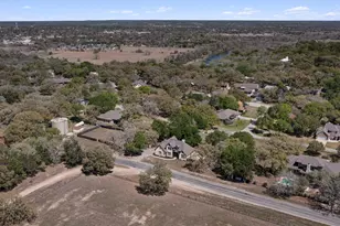 312 Country Club Dr, La Grange, TX 78945 - Photo 3