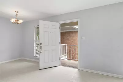 400 W 35th Street #201, Austin, TX 78705 - Photo 5