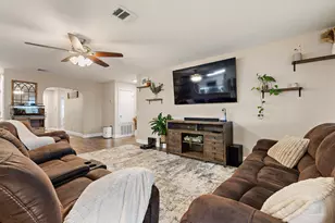 2100 Oaklawn Dr, Taylor, TX 76574 - Photo 5