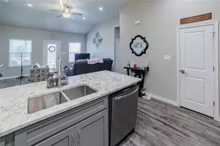 123 Navarro Xing, Seguin, TX 78155 - Photo 5
