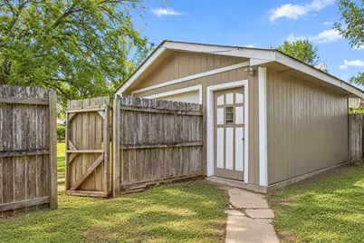 1231 N Saint Joseph Street, Gonzales, TX 78629 - Photo 21