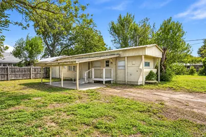 1231 N Saint Joseph Street, Gonzales, TX 78629 - Photo 25
