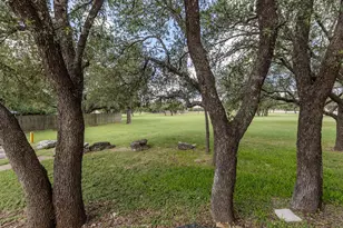 1000 Woodview Dr, Georgetown, TX 78628 - Photo 37
