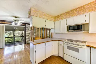 1984 Hilltop Dr, Wimberley, TX 78676 - Photo 5