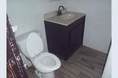 901 E Central Avenue, Nixon, TX 78140 - Photo 25